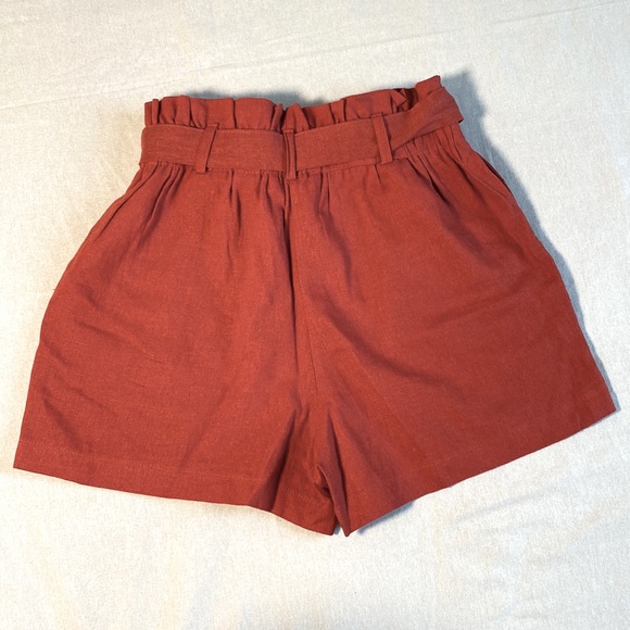 EUC Double Zero linen paper bag shorts. Size Med - Picture 2 of 4